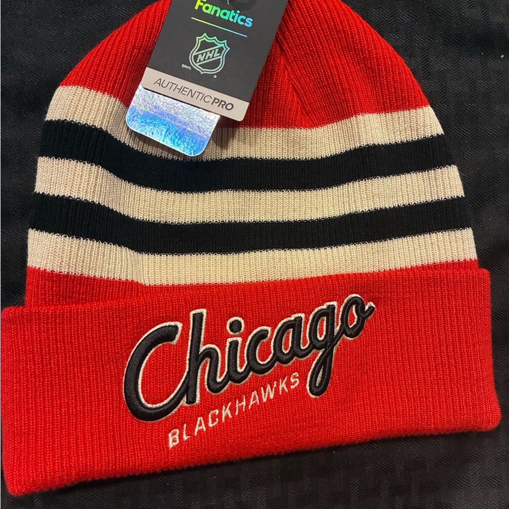 Chicago Blackhawks Fanatics Red and Black Winter Classic Beanie New NWT
